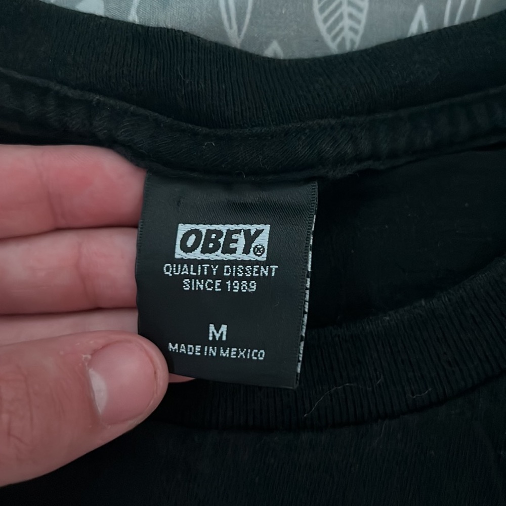 OBEY T-SHIRT - Picture 2 of 3